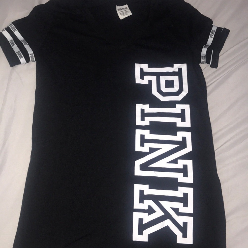 BLACK VS T-SHIRT